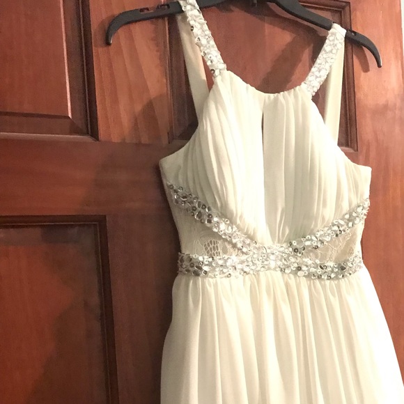 White short formal dress - Picture 6 of 8